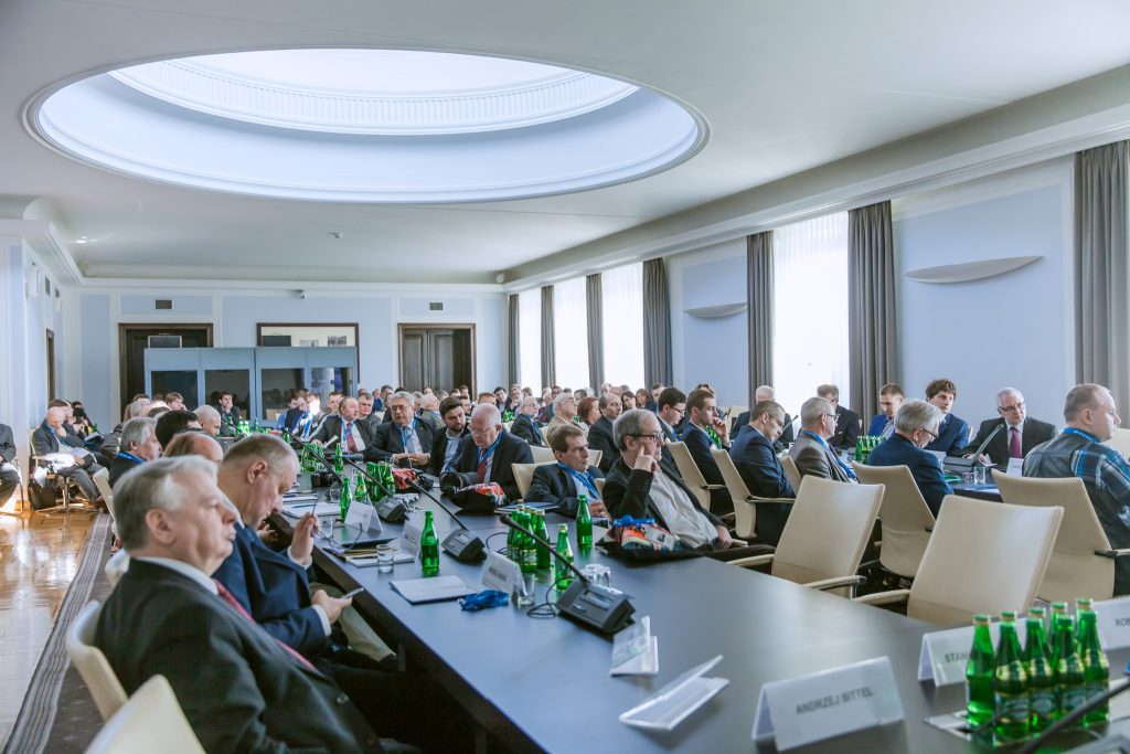 Uczestnicy konferencji podczas czytania referatów. Fot. Archiwum PKP Cargo S.A.